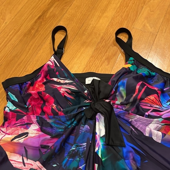 NWT Avenue tankini top size 22. - Picture 2 of 6